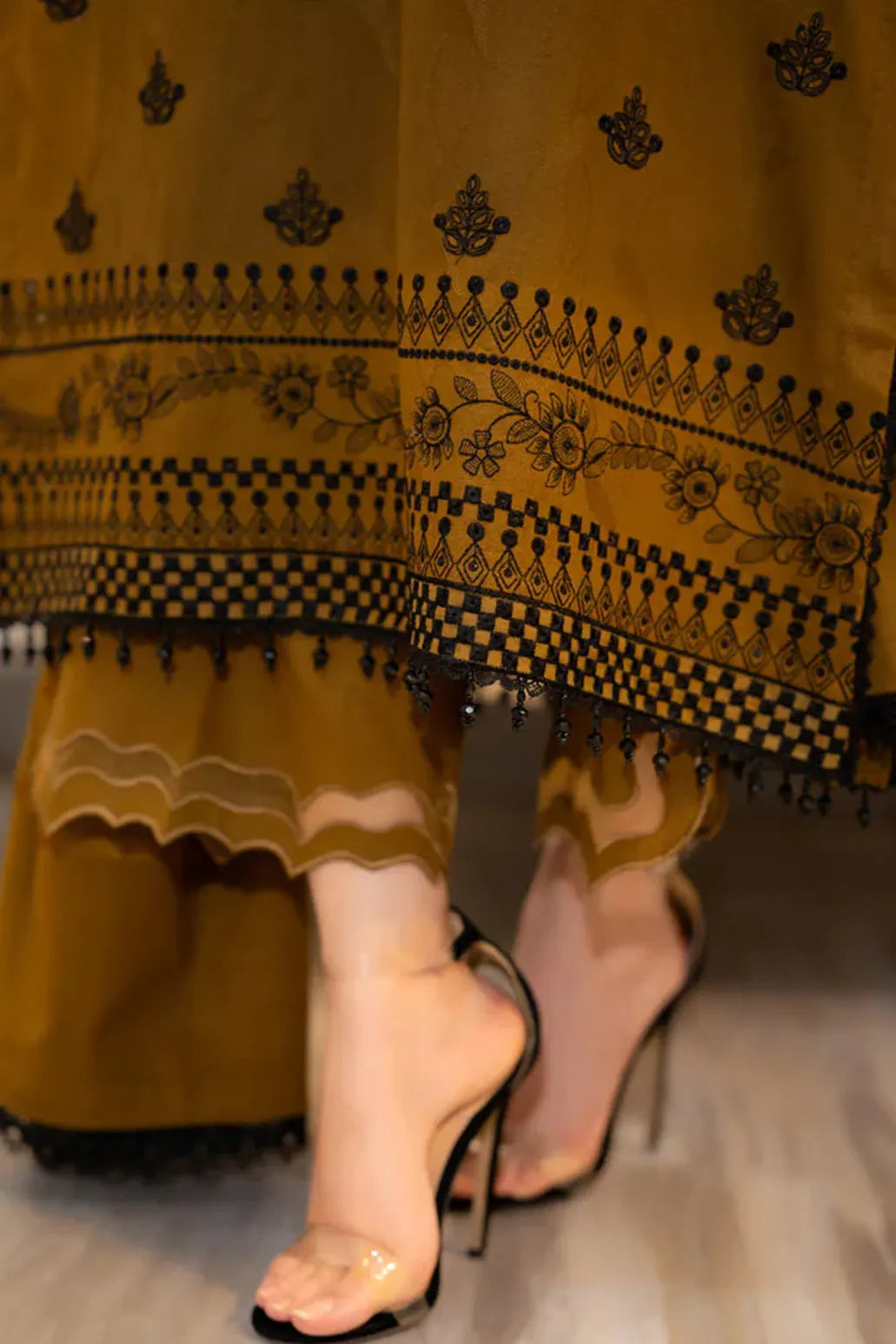 3 PIECE - UNSTITCHED | LUXURY EMBROIDERED LAWN - GR1154