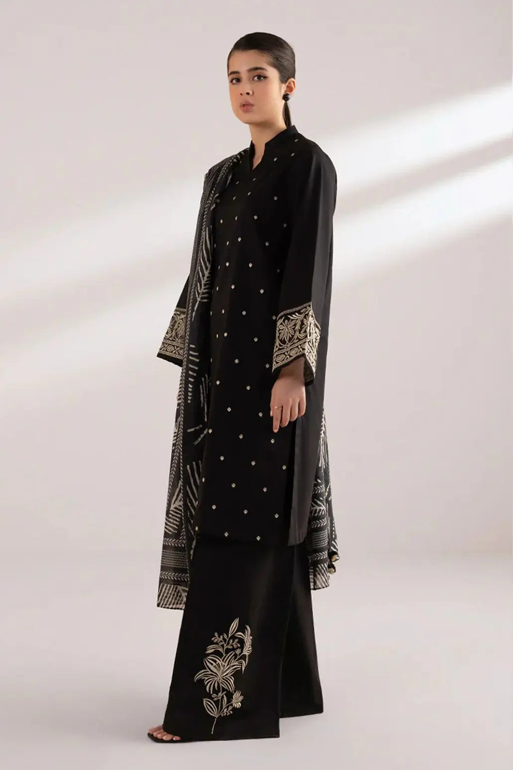 3 PIECE - UNSTITCHED | EMBROIDERED LAWN - GR1239
