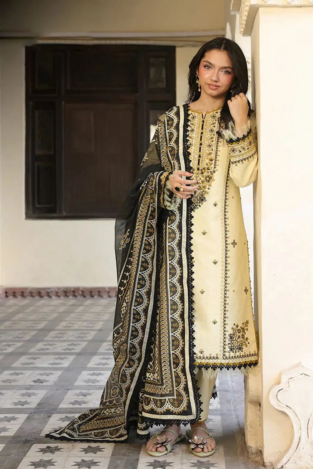 3 PIECE - UNSTITCHED | LUXURY EMBROIDERED LAWN - AJ1196