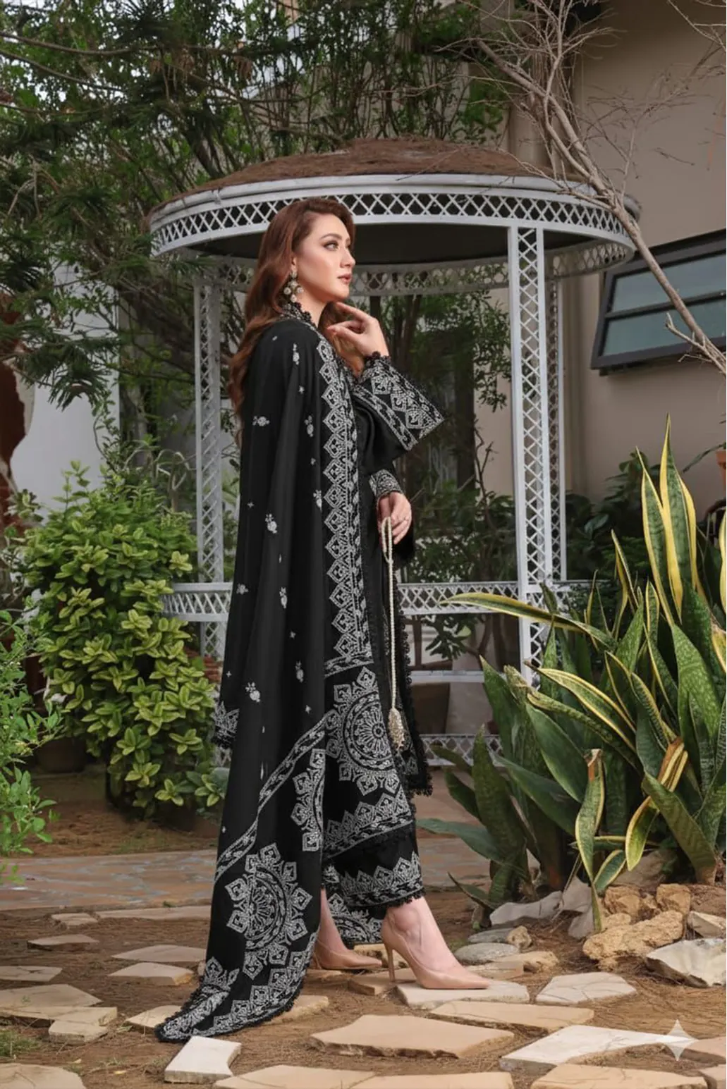 3 PIECE - UNSTITCHED | EMBROIDERED LAWN - GR1235