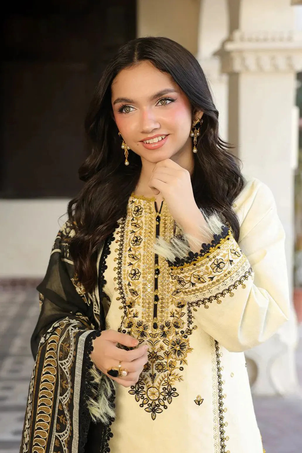3 PIECE - UNSTITCHED | LUXURY EMBROIDERED LAWN - AJ1196