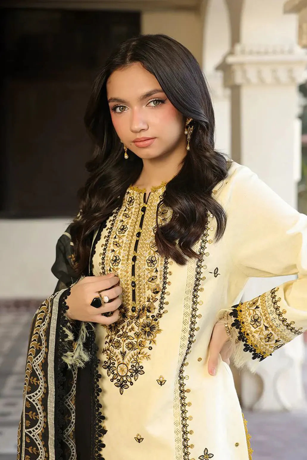 3 PIECE - UNSTITCHED | LUXURY EMBROIDERED LAWN - AJ1196