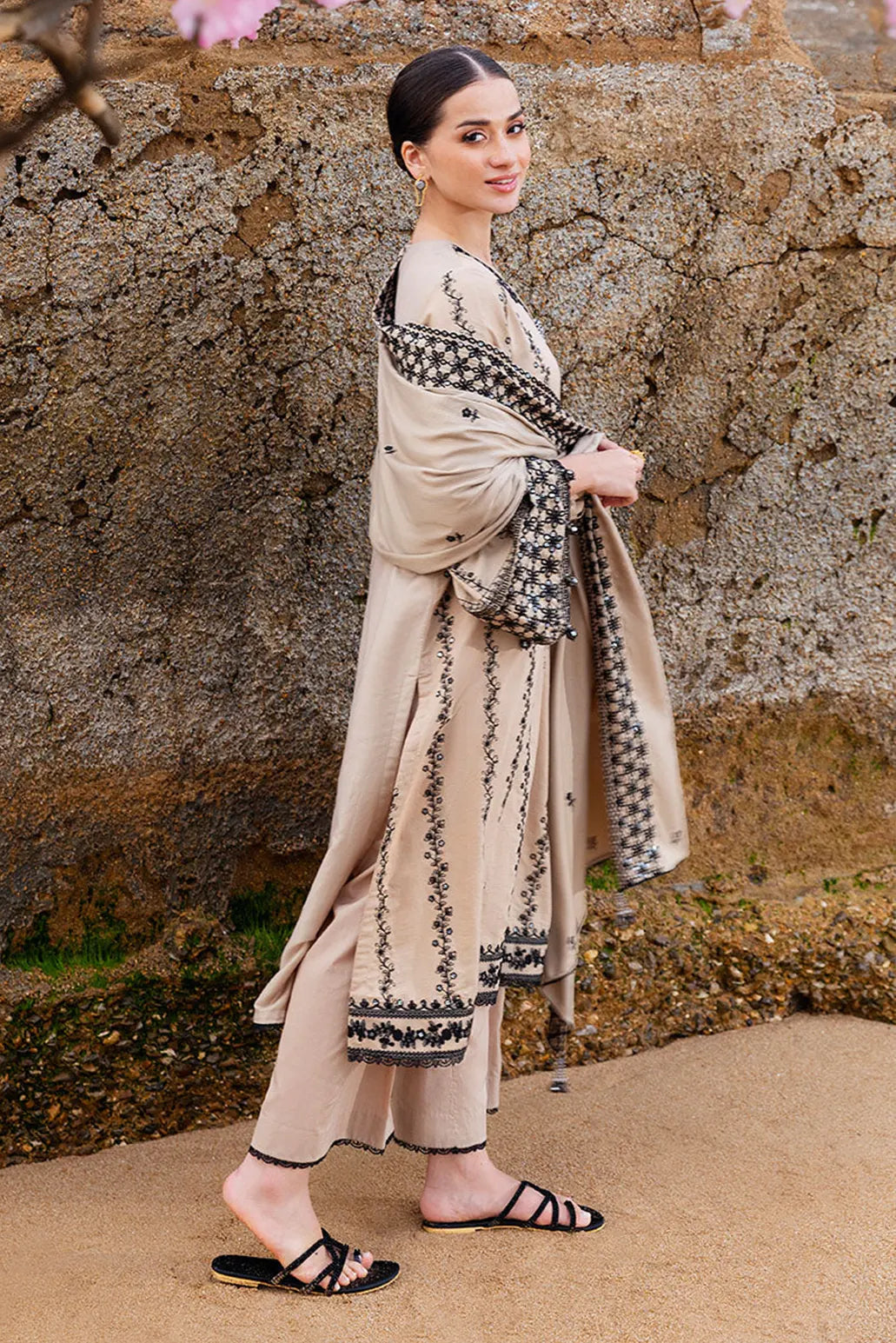 3 PIECE - UNSTITCHED | EMBROIDERED LAWN - CS1168